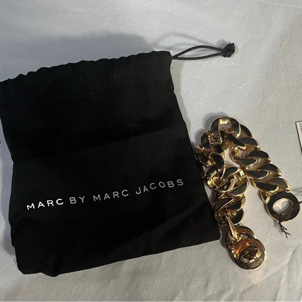 ๐ฅNWT Marc Jacobs Katie Logo Link Bracelet Gold Tone Brass 7" $128๐ฅ - Picture 7 of 7